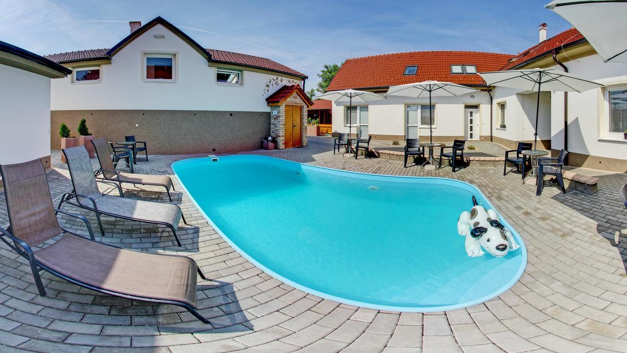 Dolní Dunajovice Penzion Kratochvil מראה חיצוני תמונה